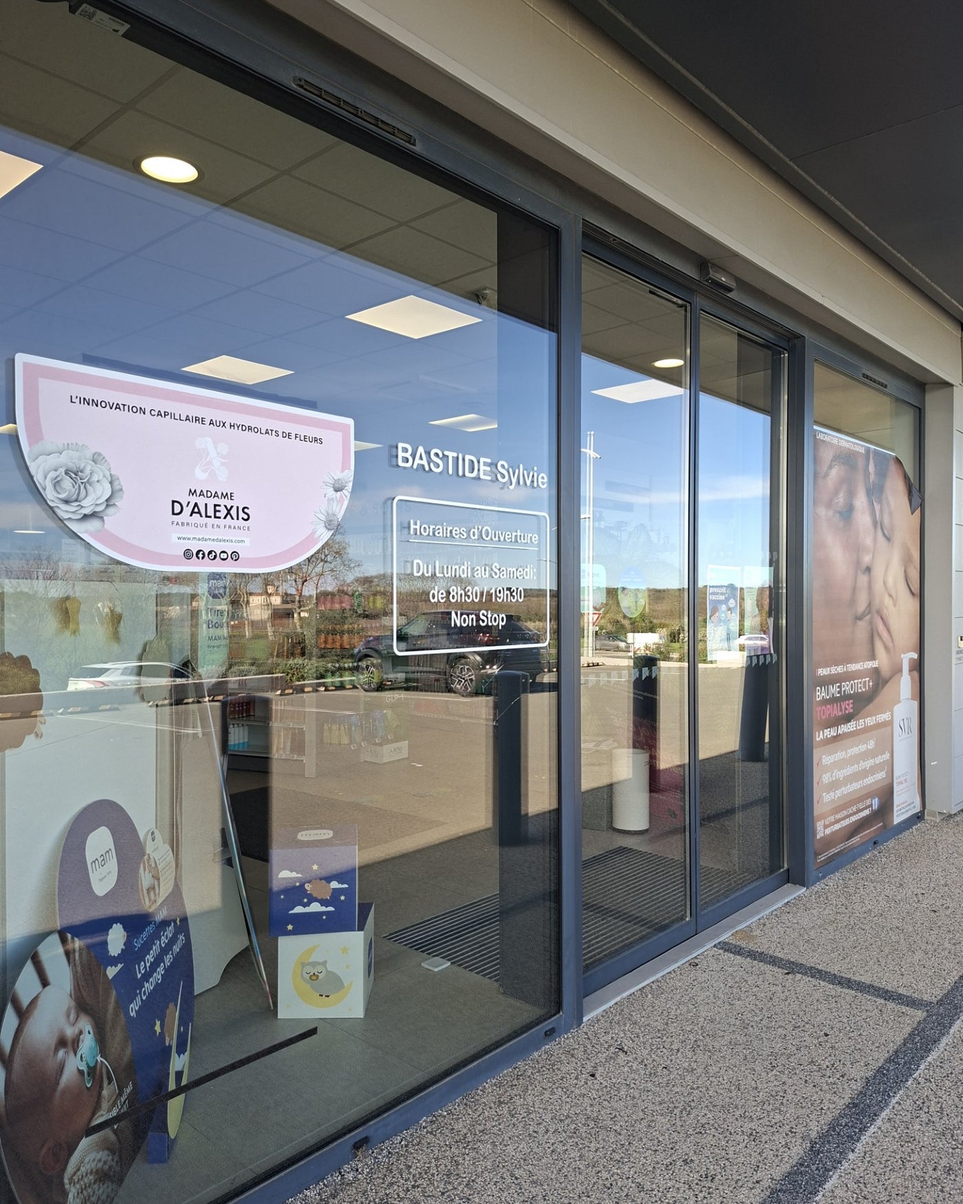 Vitrine de point de vente aux couleurs Madame d’Alexis