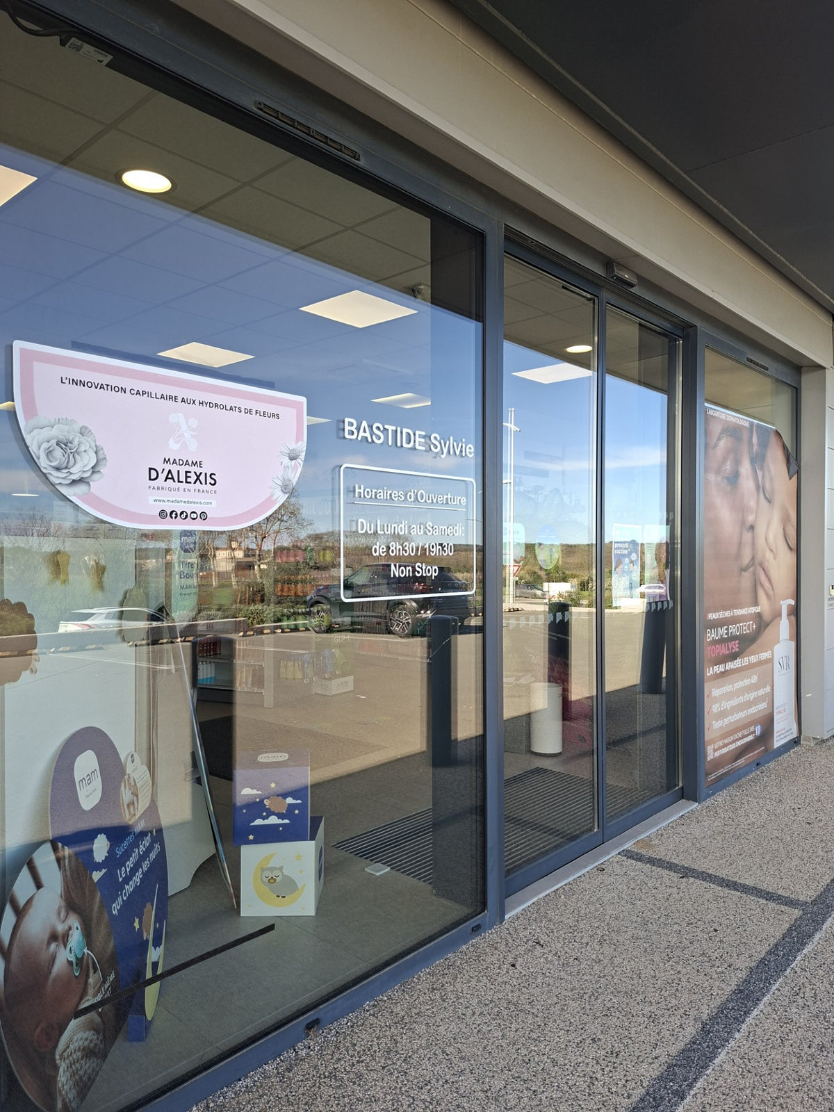 Vitrine de point de vente aux couleurs Madame d’Alexis